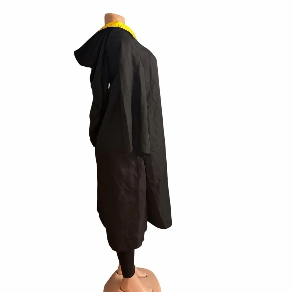 Wizarding World of Harry Potter Hufflepuff  Robe Cloak